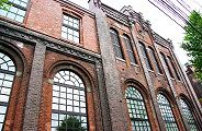 北三条通りの連続アーチ窓。'10.06.18.