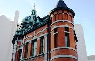 角に建つ丸い円柱。'10.08.29.