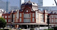 ドーム型屋根の赤レンガ駅舎。'13.11.16.