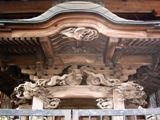 本堂横の文殊堂は全てが浮き彫りに飾られている。06.02.08.