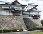 菱櫓の石垣・寛永8年(1631)創建で打ち込みハギ積みと
角は切込ハギ積み。04.11.18.