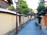 曲がり通路になっている長町武家屋敷跡。04.11.17.