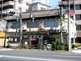 迫り来るマンション群。05.05.03.