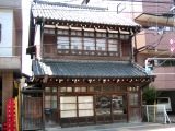 青梅市青梅の二階の引き戸は大正浪漫。05.04.14.