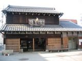 桜が多くあった上野台の上野桜木の吉田酒店。05.04.05.