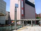 京王府中駅北口デッキ広場の時計塔。06.05.06.
