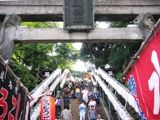 品川神社53段の急な正面石段。07.06.10.