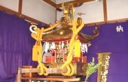 毎年渡御の中神輿は神輿庫に今年は鎮座。07.07.29.