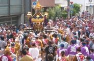 猛暑のせいか神輿が蛇行。07.08.05.