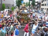 氏子町内の渡御のため国道を横断。07.07.22.