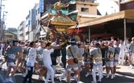 回転させない押され押し返す城南担ぎで渡御。07.08.12.