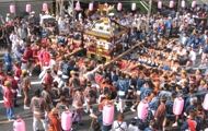 必死に体勢修正にも大神輿が定まらず。07.08.05.