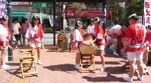 準備急ぐ平井西太鼓。07.09.16.