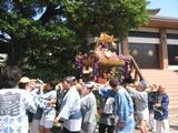 宮元町会神輿が東嵩寺境内から出立つです。07.09.09.