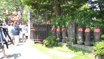 佇み続ける東嵩寺の六地蔵。07.09.09.