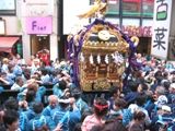 左右に神輿揉み終えてやっと前進。07.09.09.