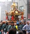 町内神輿「宮元」も水かけです。06.08.13.