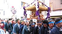 二之宮の担ぎ手達のこの微笑み!まさに祭りです。06.09.17.