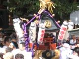 重量感ある大塚山油面は唯一町内提灯を付けて巡行。06.09.10.