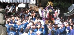 油面の担ぎ手や介添い役の魂振り雄叫び。06.09.10.