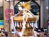 町田中心街で巡行の町内神輿「六生会」06.09.24.