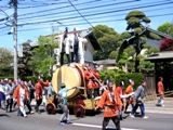 先祓い大太鼓がど〜んど〜んとやって来る。07.04.29.
