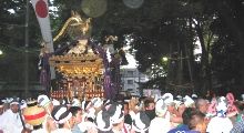 威勢よく飛び出すように一之宮の出立つです。07.05.05.