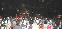 葱花擬宝珠の四之宮神輿の出立つ。07.05.05.