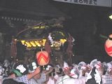 殿ゆえか担ぎ手達の気合の入れ方も凄い。07.05.05.