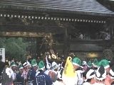 隋神門からソロリト潜り抜ける一之宮。07.05.05.