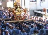 元八幡通り一杯に神輿渡御です。07.08.19.