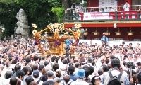 大手・丸の内町会の将門神輿。07.05.13.