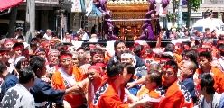宮神輿の鼻棒取りで揉め出す担ぎ手達。07.05.20.