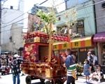 祭神を乗せた元入谷の山車。07.05.20.