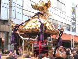 二年ぶり渡御の黄金色大神輿。07.09.02.
