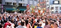 またまた刺青神輿が巡行です。07.05.20.