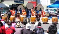 祭り太鼓で祭りの熱気も高める上和太鼓。07.05.20.