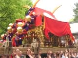 唐破風に屋根は見事な神明造りの末広神輿。07.05.18.