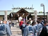 定刻に始まった本社神輿発輿式。07.05.27.