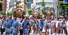 蔵前中央の役員たちの夏衣装も鮮やか。07.06.03.