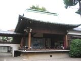 本殿脇に立派な神楽殿。07.09.02.