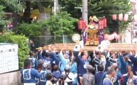 参道鳥居前で巡行の挨拶。07.09.02.