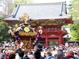 楼門正面右側の随身は水戸光圀公がモデルと伝えられている。07.04.08.