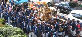 目黒通りも祭り日は神輿公道です。07.09.09.
