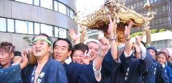 十二分に担げるぞと双龍会の面々は和気藹々。07.09.09.