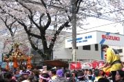 何処までも魂振り続ける担ぎ手を拍子木で止める。07.04.01.