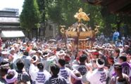 駒札十番「緑四丁目」の激しい神輿揉み。07.09.16.