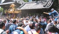 駒札十一番「錦糸一丁目」神輿の宮入。07.09.16.