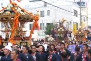 まつり通りへ担ぎだされてきた神輿。07.07.29.