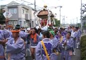 独特の神輿に印半纏も鮮やか。07.07.29.